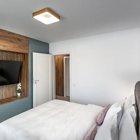 Mountain View Terrace Oasis With Parking And Ac * Brasov